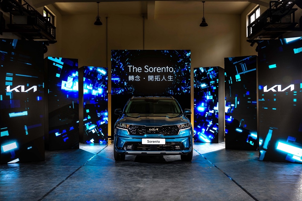 The Sorento Turbo-Hybrid蘊含「Pioneer Technology前瞻科技」、「Premium Quality尊榮質感」、「New Change革新蛻變」三大產品DNA，集節能、安全、豪華於一身，為Kia新能源布局再添生力軍。(台灣森那美起亞提供)